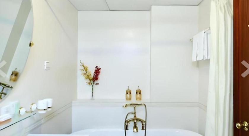 The White Hotel 8A Thai Van Lung Bandar Ho Chi Minh Luaran gambar