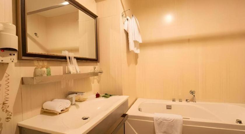 The White Hotel 8A Thai Van Lung Bandar Ho Chi Minh Luaran gambar